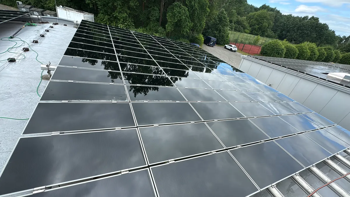 Photovoltaik auf einem Hallendach