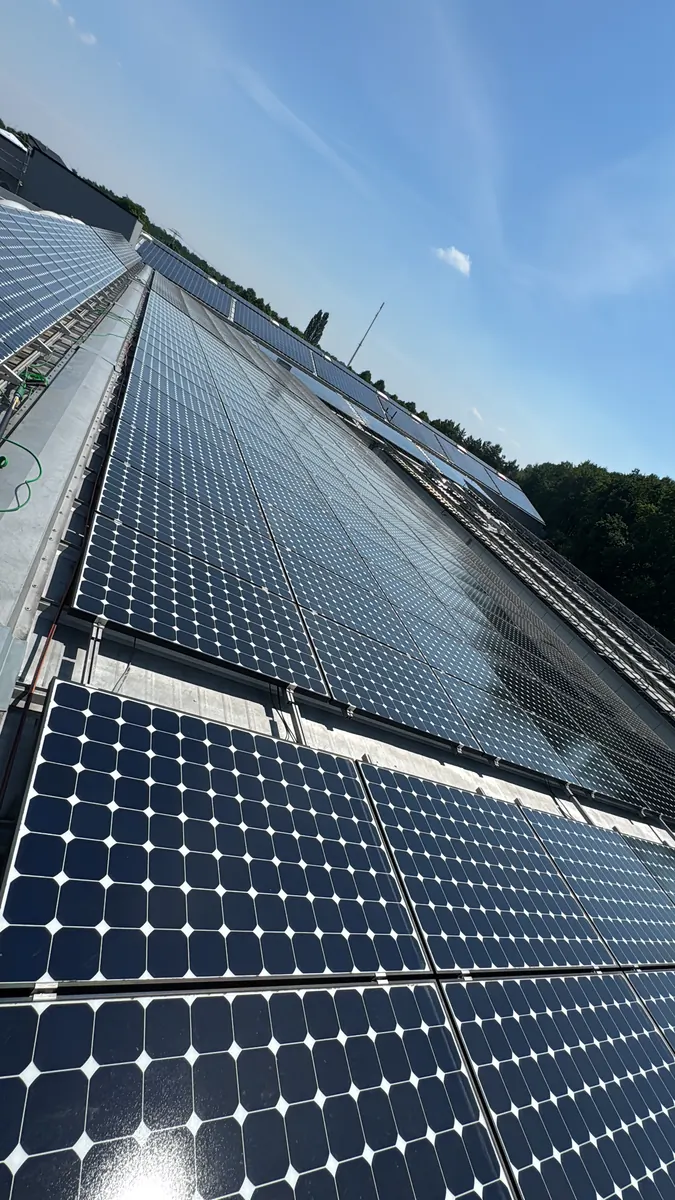 Solarmodule auf einem Wohnhausdach